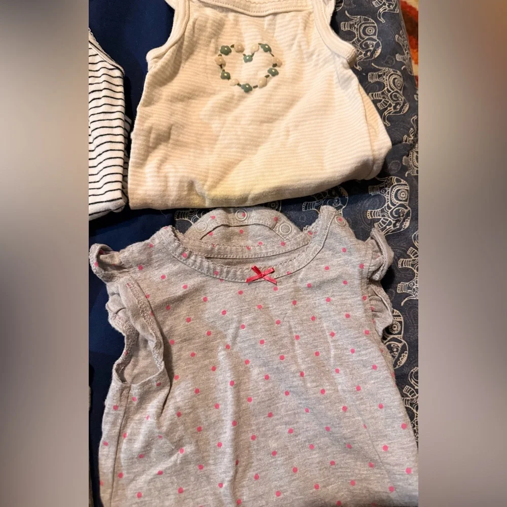 Assorted lot of 7 baby girl sleeveless bodysuit onesies size 6 months